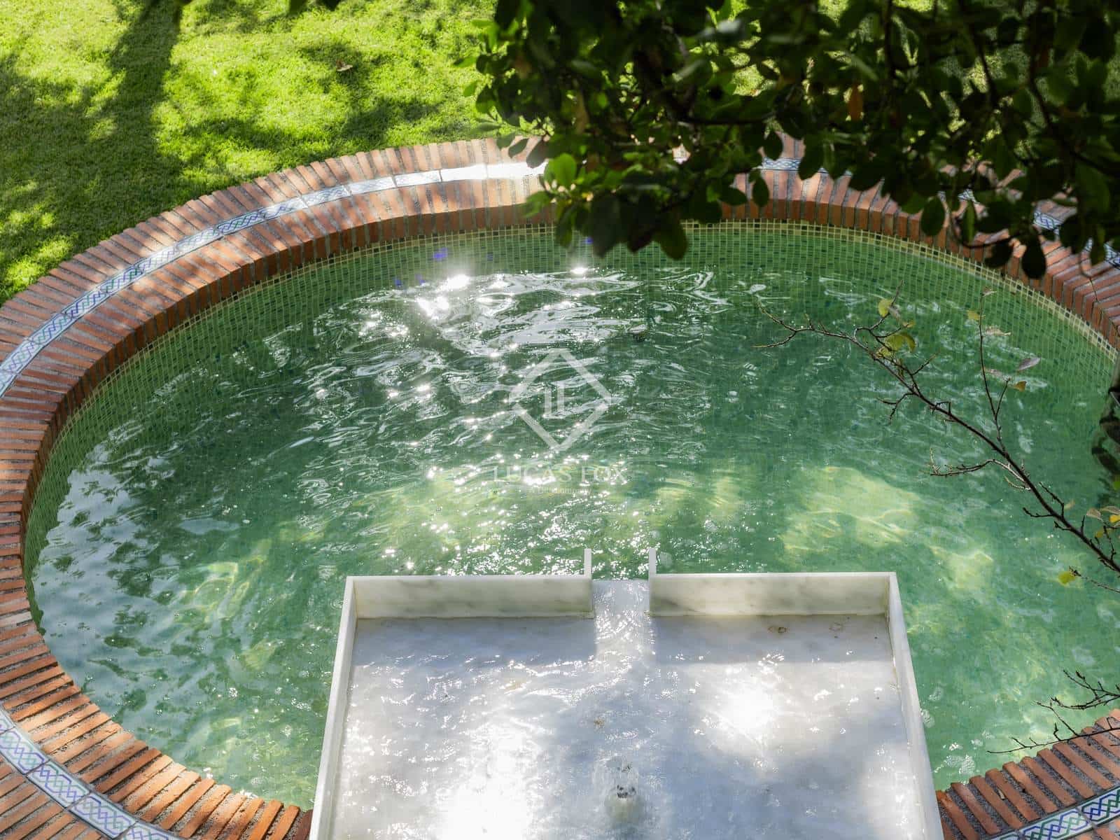 5 sypialnia Willa na sprzedaż w Miasto Grenada z basenem garażem - 1 475 000 € (Ref: 9319941)