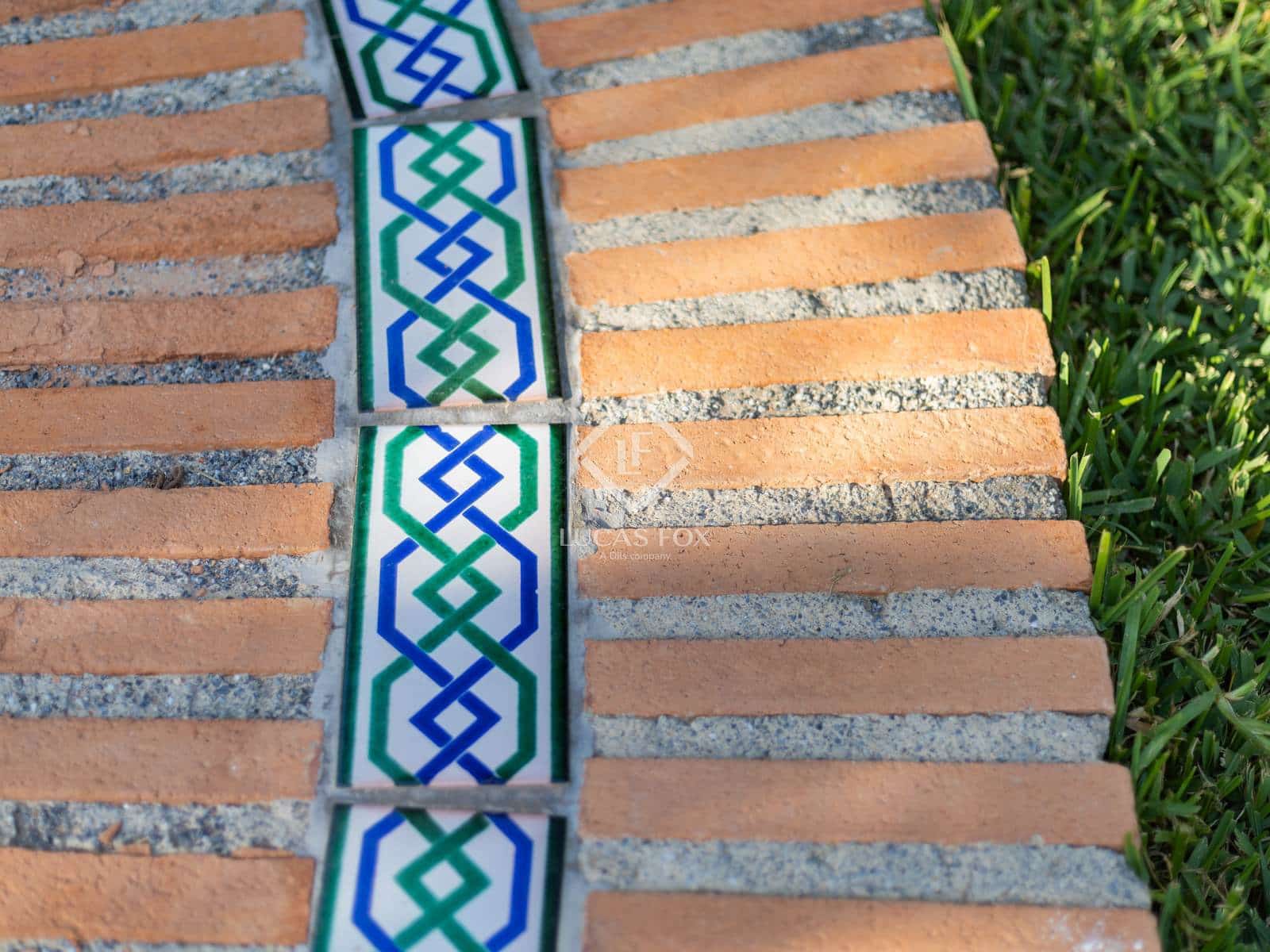 5 sypialnia Willa na sprzedaż w Miasto Grenada z basenem garażem - 1 475 000 € (Ref: 9319941)