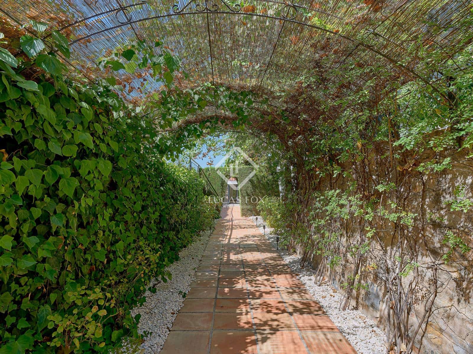 5 sypialnia Willa na sprzedaż w Miasto Grenada z basenem garażem - 1 475 000 € (Ref: 9319941)