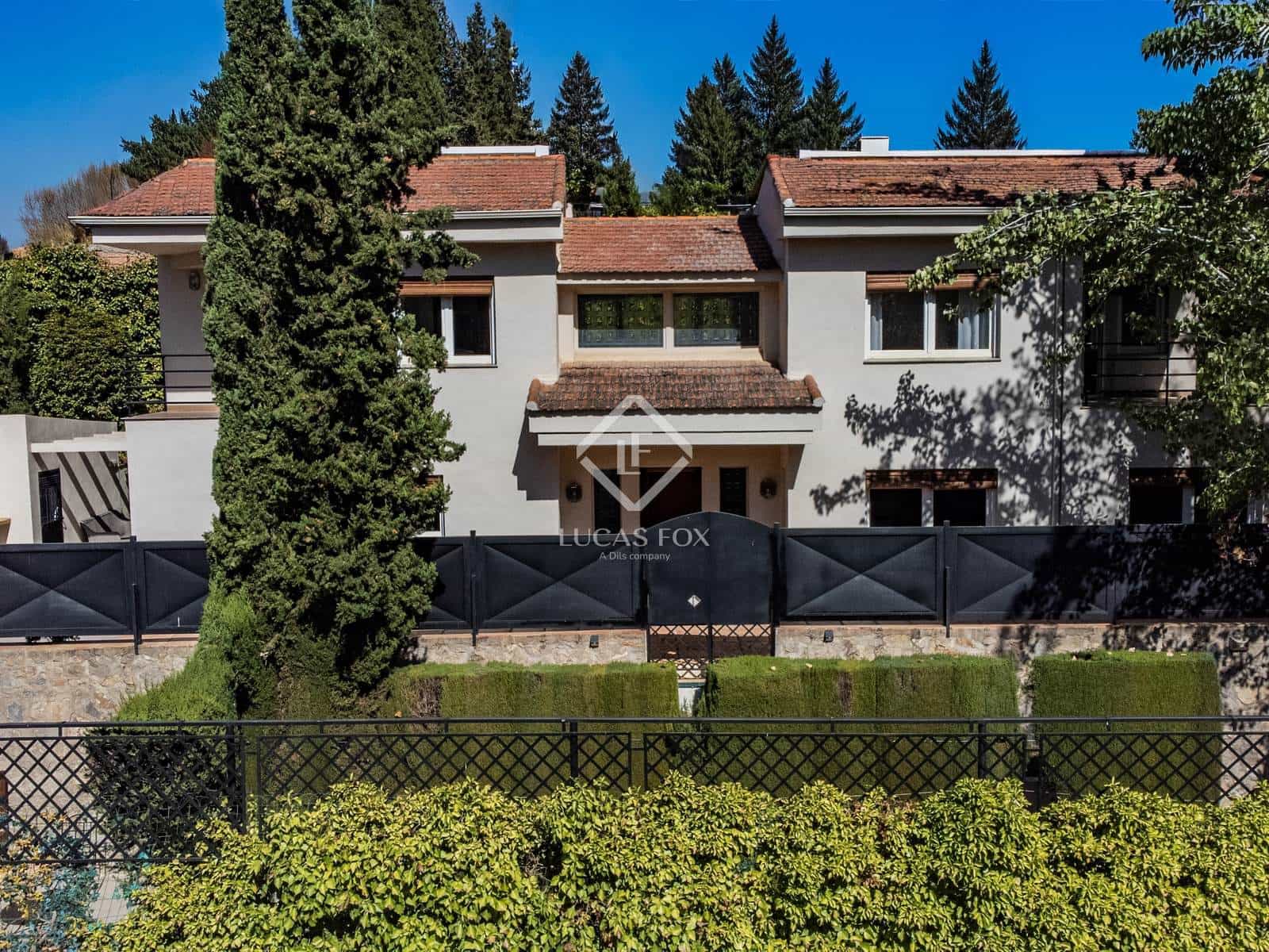 5 sypialnia Willa na sprzedaż w Miasto Grenada z basenem garażem - 1 475 000 € (Ref: 9319941)