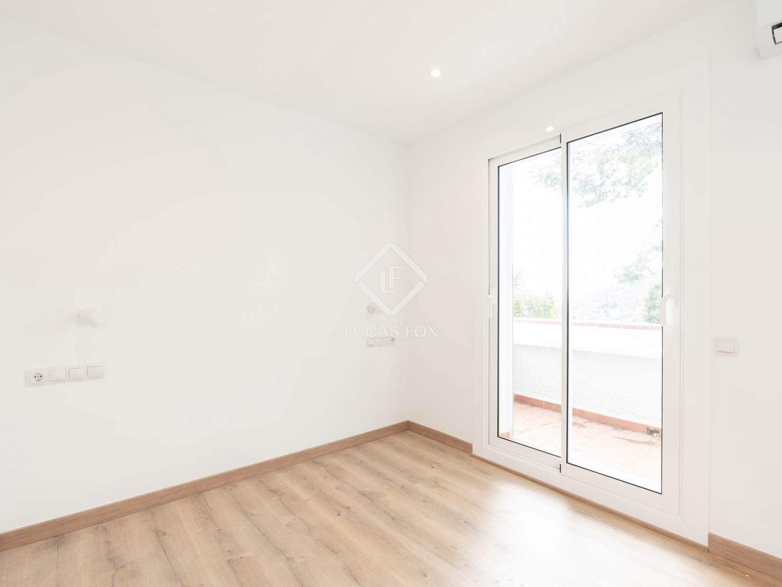 4 makuuhuone Huvila myytävänä paikassa Castelldefels mukana uima-altaan 
autotalli - 850 000 € (Ref: 9322305)