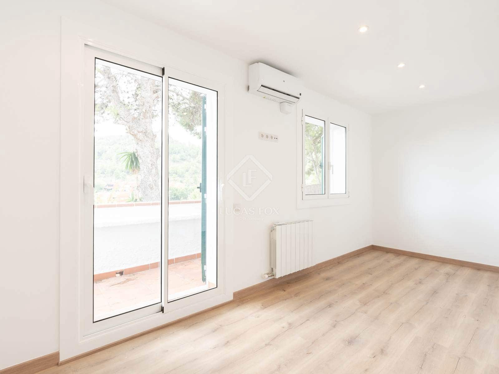 4 makuuhuone Huvila myytävänä paikassa Castelldefels mukana uima-altaan 
autotalli - 850 000 € (Ref: 9322305)