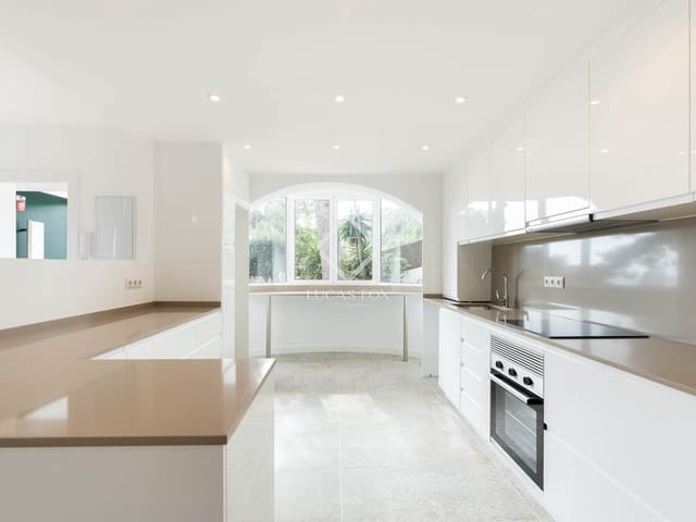 4 makuuhuone Huvila myytävänä paikassa Castelldefels mukana uima-altaan 
autotalli - 850 000 € (Ref: 9322305)