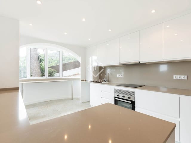 4 makuuhuone Huvila myytävänä paikassa Castelldefels mukana uima-altaan 
autotalli - 850 000 € (Ref: 9322305)