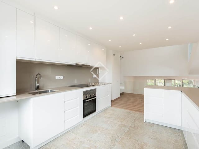 4 makuuhuone Huvila myytävänä paikassa Castelldefels mukana uima-altaan 
autotalli - 850 000 € (Ref: 9322305)