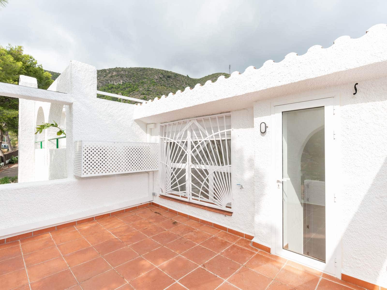 4 makuuhuone Huvila myytävänä paikassa Castelldefels mukana uima-altaan 
autotalli - 850 000 € (Ref: 9322305)