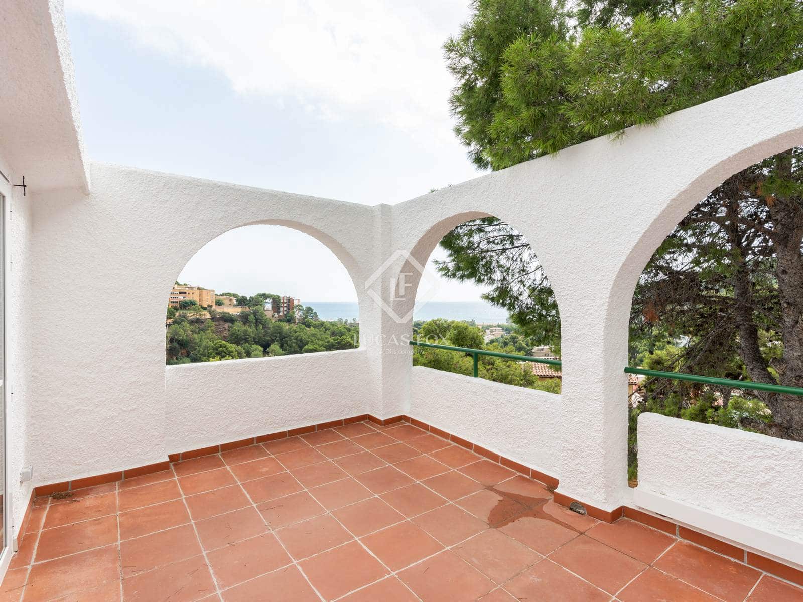 4 makuuhuone Huvila myytävänä paikassa Castelldefels mukana uima-altaan 
autotalli - 850 000 € (Ref: 9322305)