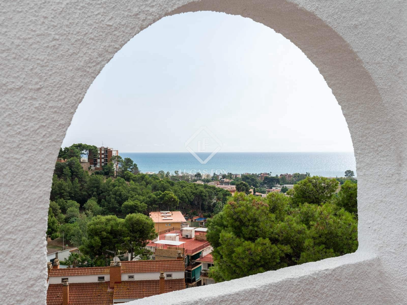 4 makuuhuone Huvila myytävänä paikassa Castelldefels mukana uima-altaan 
autotalli - 850 000 € (Ref: 9322305)