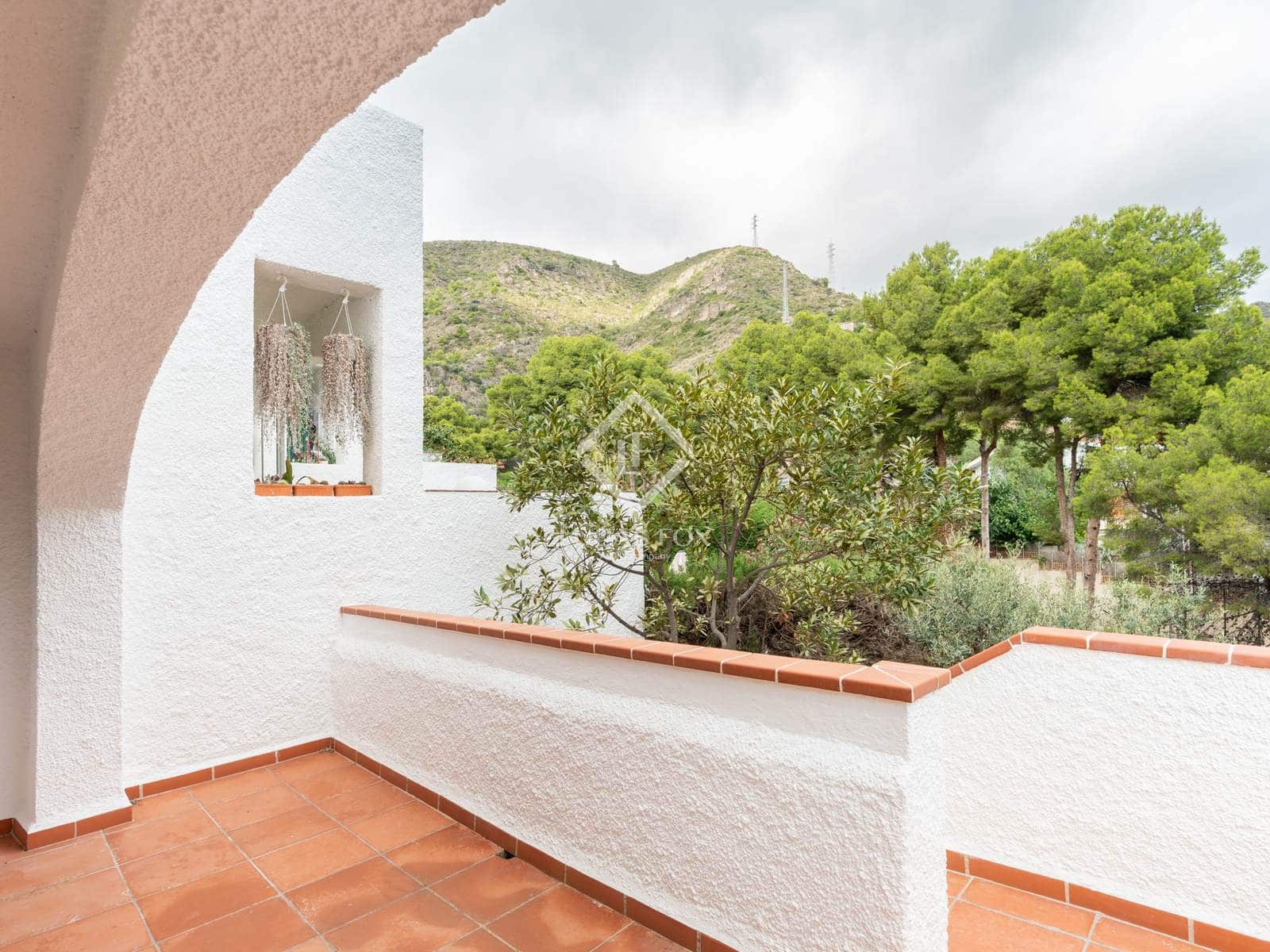 4 makuuhuone Huvila myytävänä paikassa Castelldefels mukana uima-altaan 
autotalli - 850 000 € (Ref: 9322305)