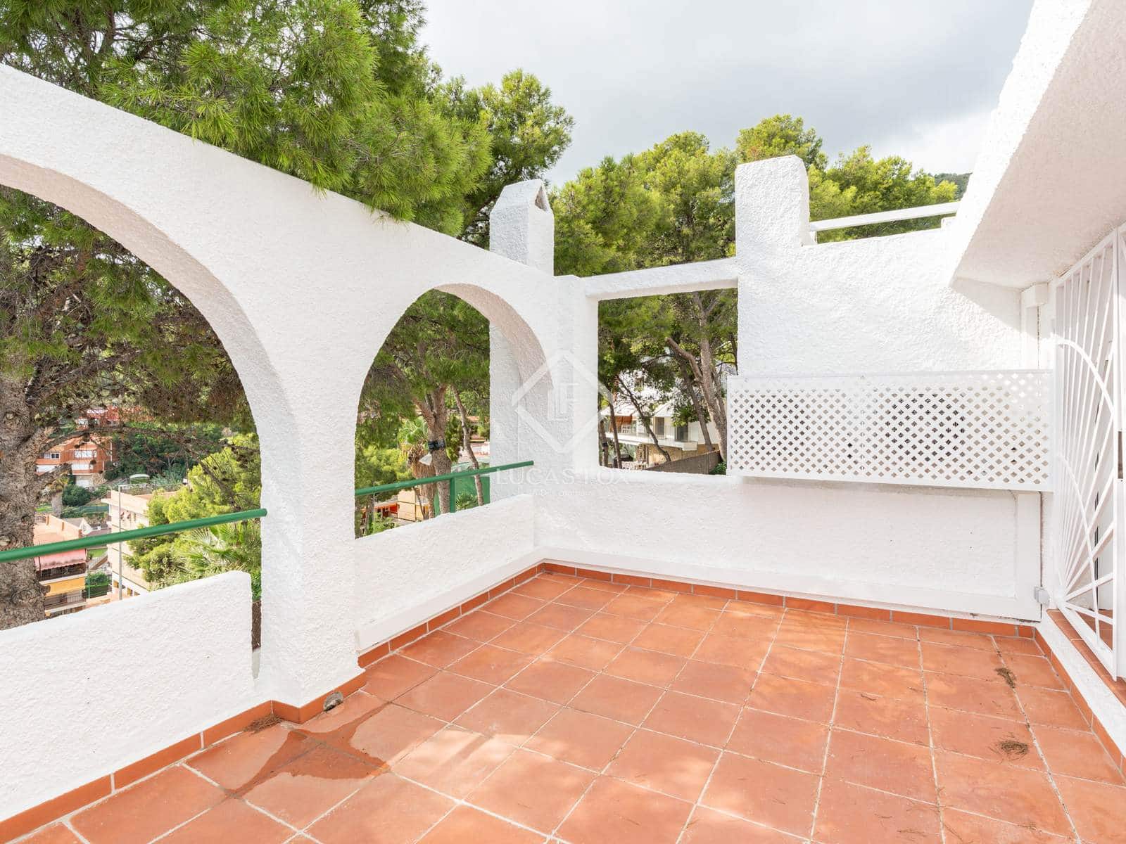 4 makuuhuone Huvila myytävänä paikassa Castelldefels mukana uima-altaan 
autotalli - 850 000 € (Ref: 9322305)