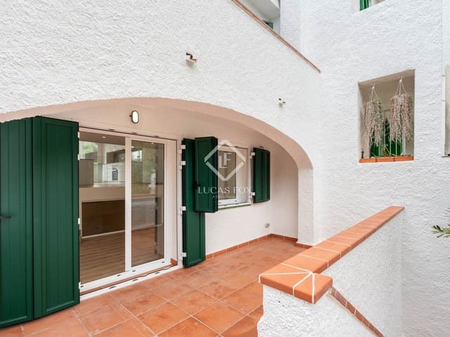 4 makuuhuone Huvila myytävänä paikassa Castelldefels mukana uima-altaan 
autotalli - 850 000 € (Ref: 9322305)