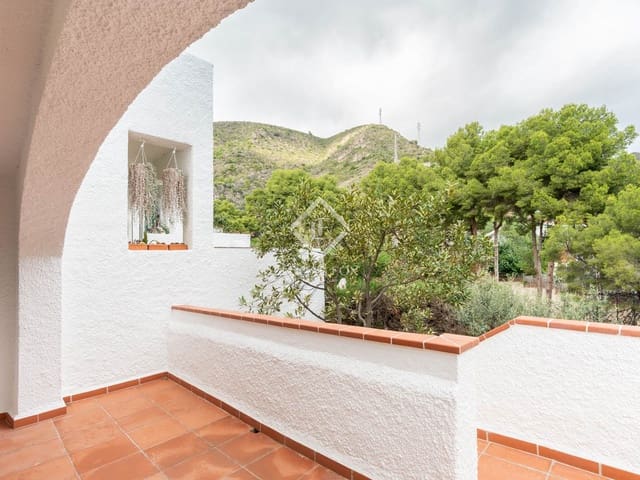 4 makuuhuone Huvila myytävänä paikassa Castelldefels mukana uima-altaan 
autotalli - 850 000 € (Ref: 9322305)