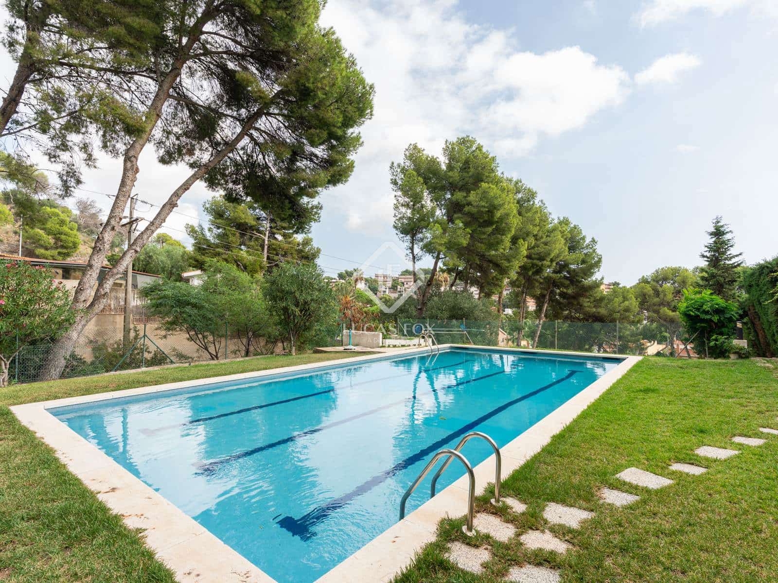 4 makuuhuone Huvila myytävänä paikassa Castelldefels mukana uima-altaan 
autotalli - 850 000 € (Ref: 9322305)