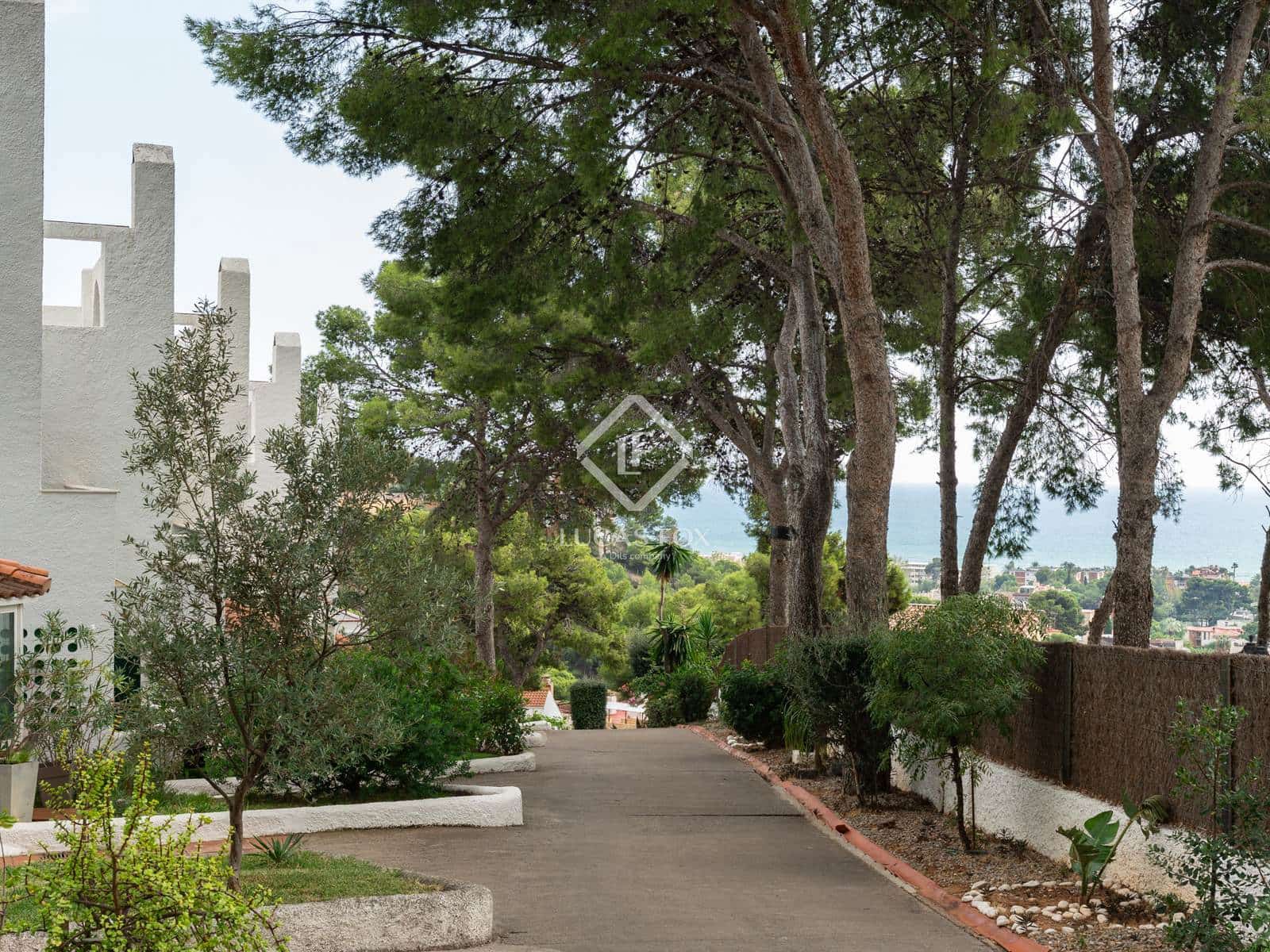 4 makuuhuone Huvila myytävänä paikassa Castelldefels mukana uima-altaan 
autotalli - 850 000 € (Ref: 9322305)