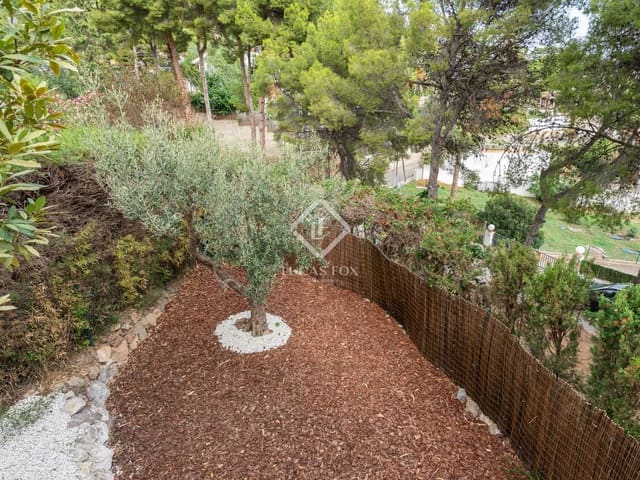 4 makuuhuone Huvila myytävänä paikassa Castelldefels mukana uima-altaan 
autotalli - 850 000 € (Ref: 9322305)