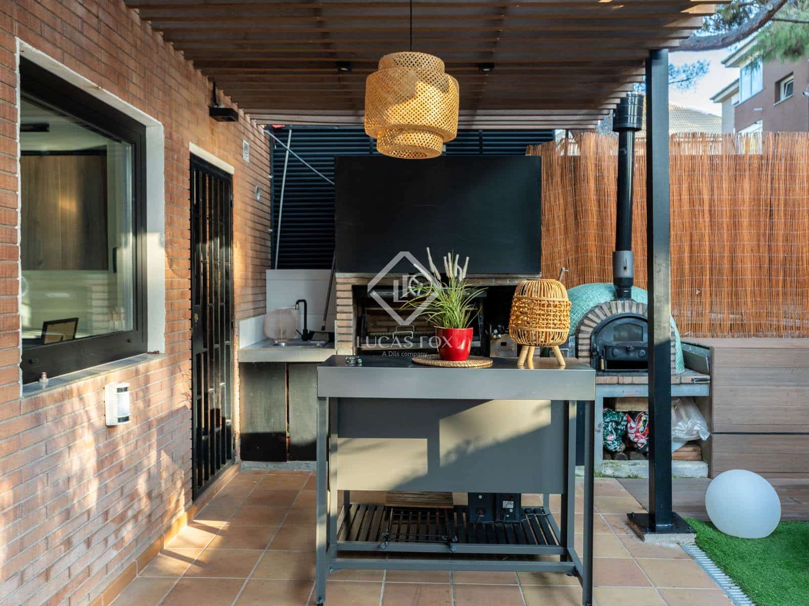 3 bedroom Villa for sale in Gava with pool garage - € 1,150,000 (Ref: 9322306)