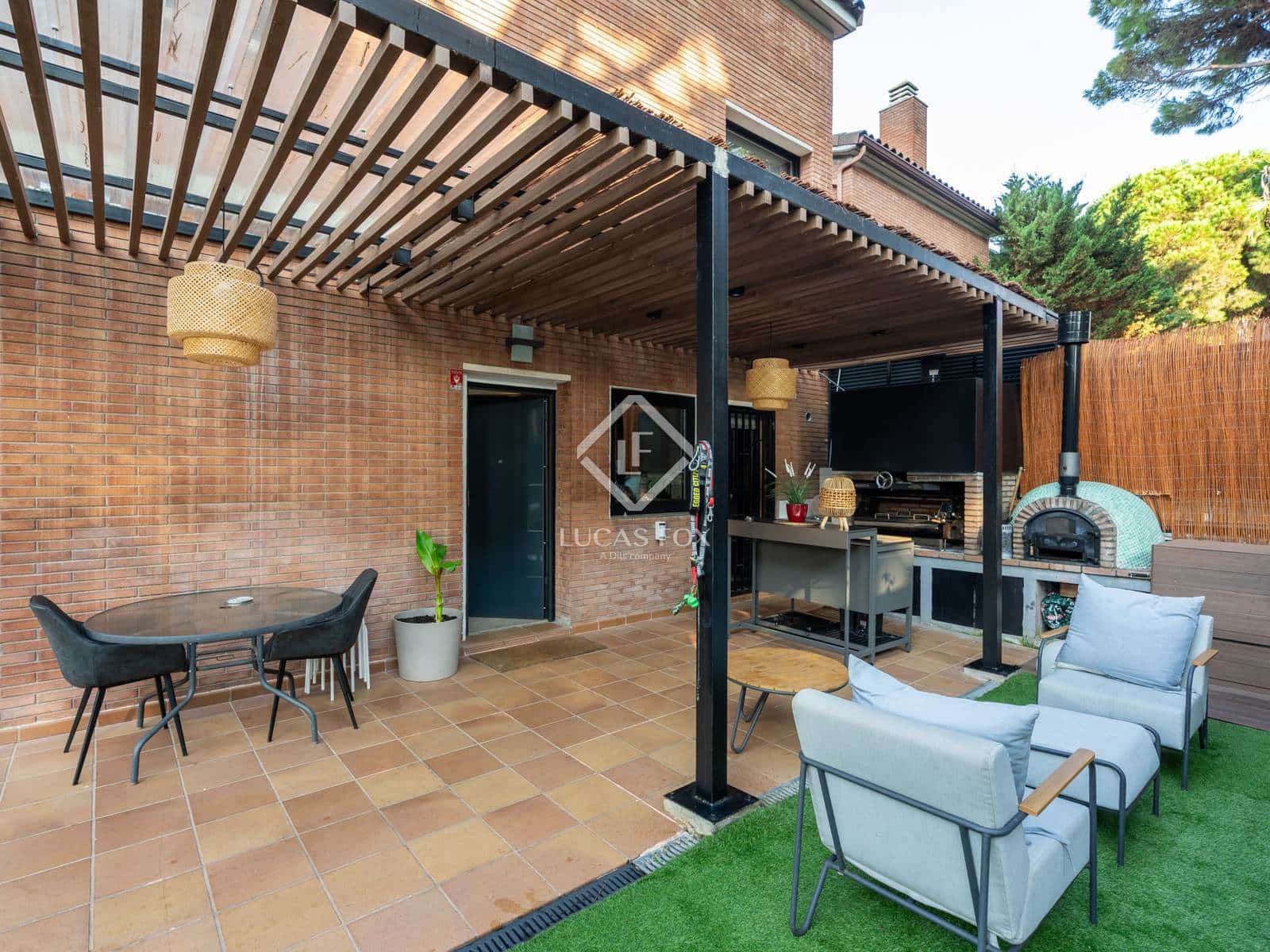 3 bedroom Villa for sale in Gava with pool garage - € 1,150,000 (Ref: 9322306)