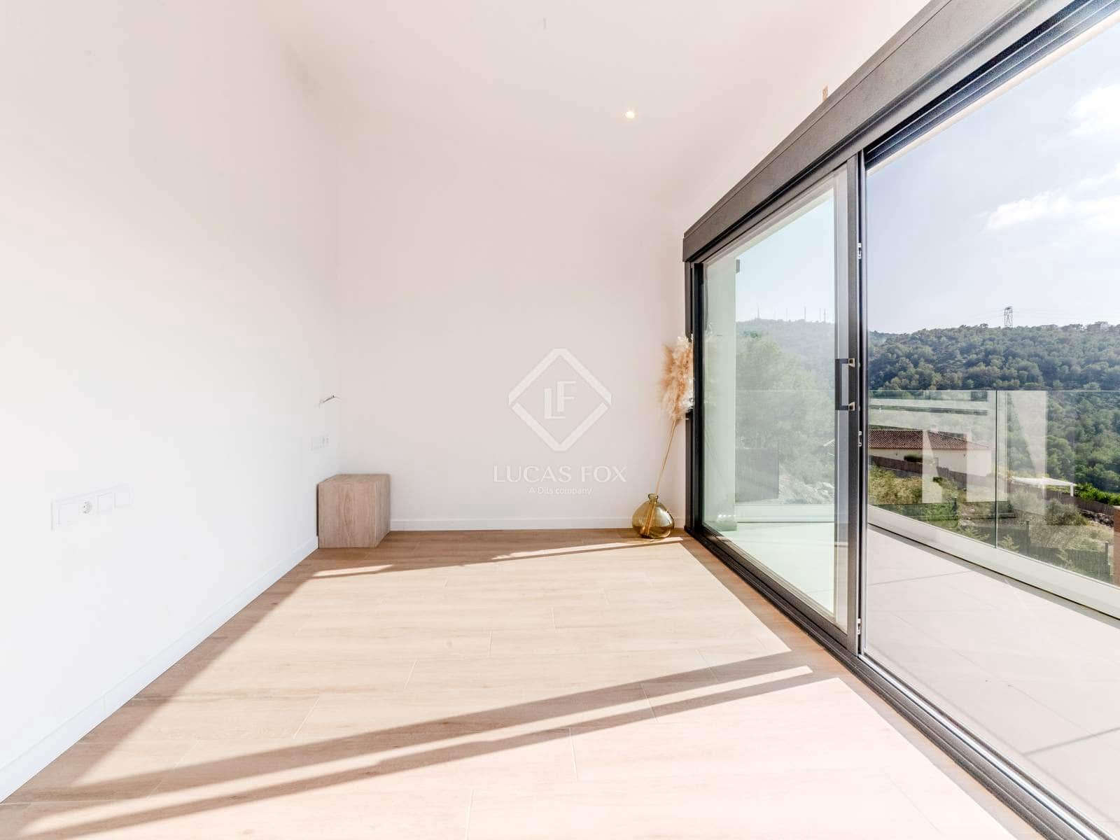 4 bedroom Villa for sale in Canyelles with pool garage - € 599,000 (Ref: 9322335)