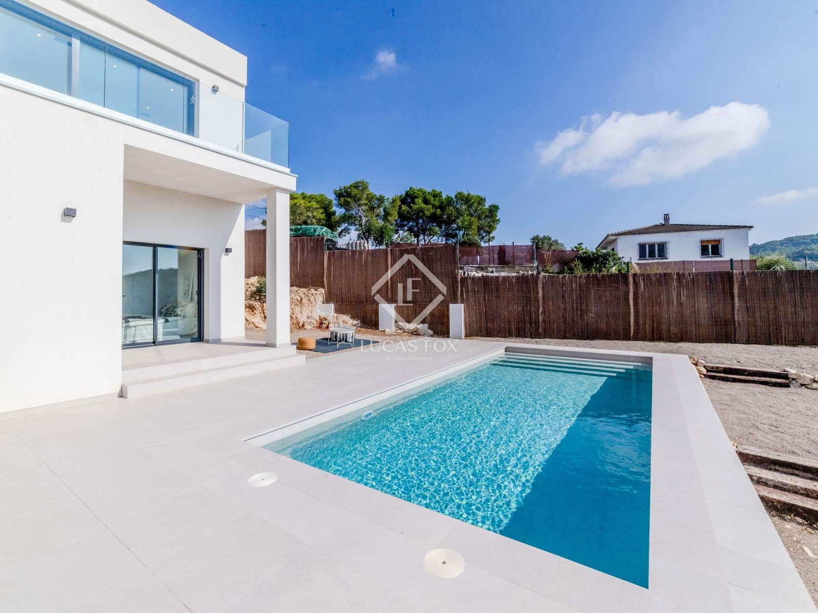 4 bedroom Villa for sale in Canyelles with pool garage - € 599,000 (Ref: 9322335)