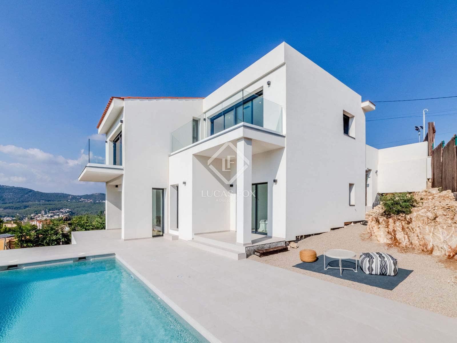 4 bedroom Villa for sale in Canyelles with pool garage - € 599,000 (Ref: 9322335)