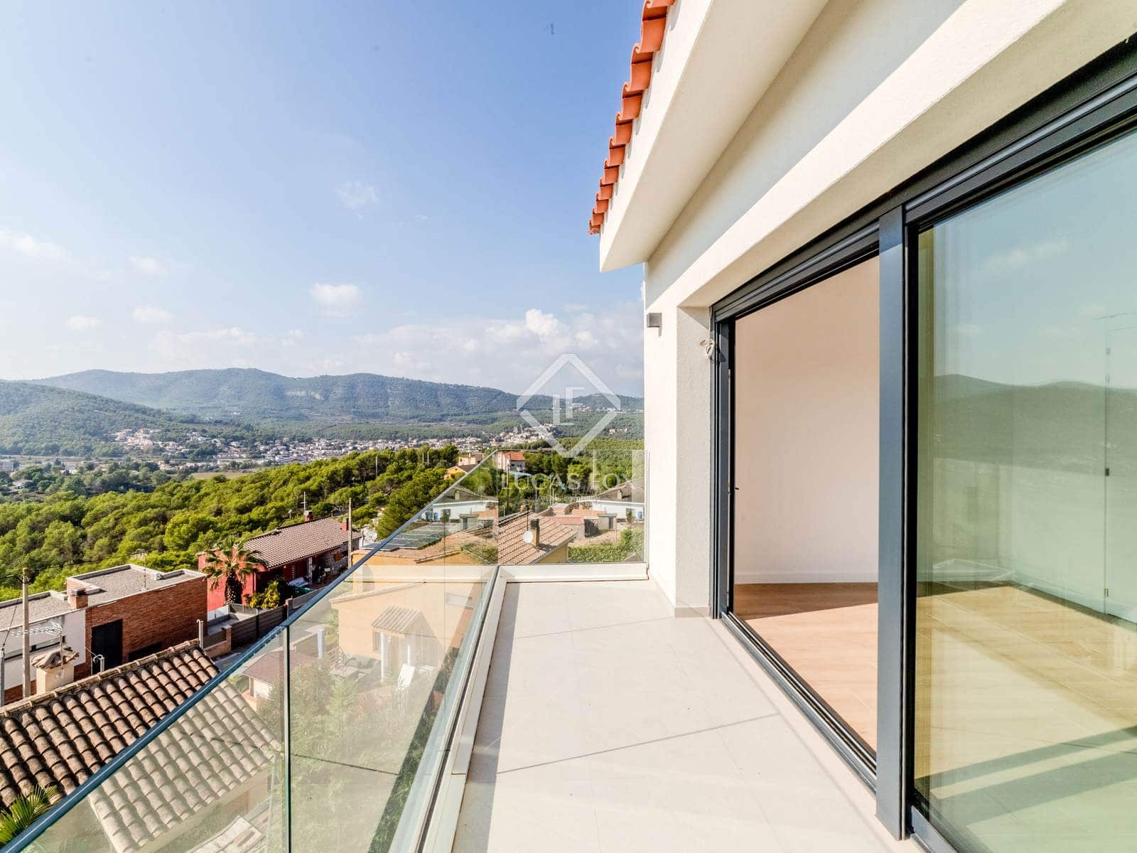 4 bedroom Villa for sale in Canyelles with pool garage - € 599,000 (Ref: 9322335)