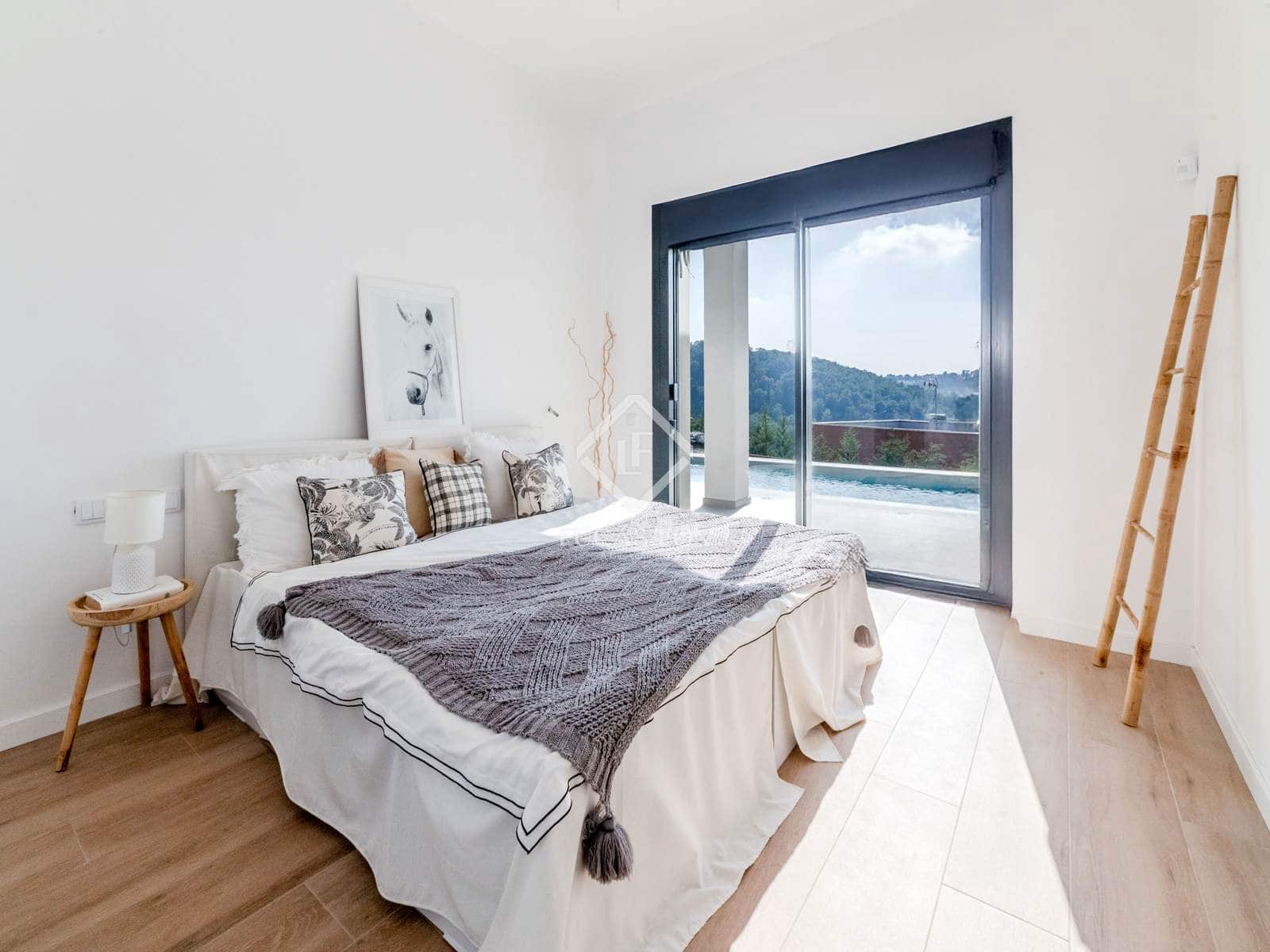 4 bedroom Villa for sale in Canyelles with pool garage - € 599,000 (Ref: 9322335)