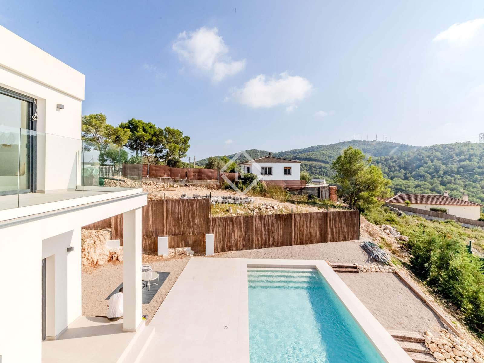 4 bedroom Villa for sale in Canyelles with pool garage - € 599,000 (Ref: 9322335)