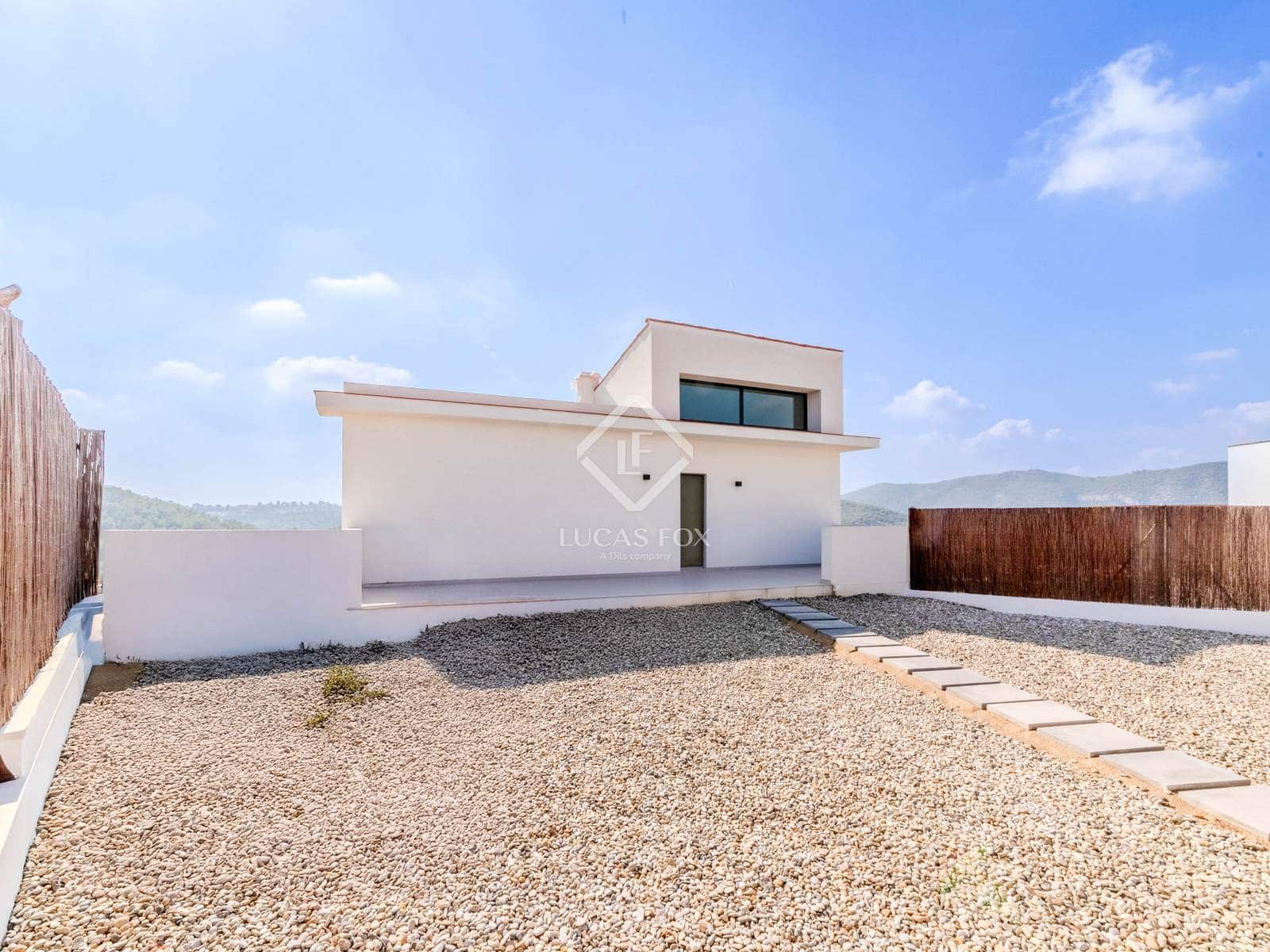 4 bedroom Villa for sale in Canyelles with pool garage - € 599,000 (Ref: 9322335)