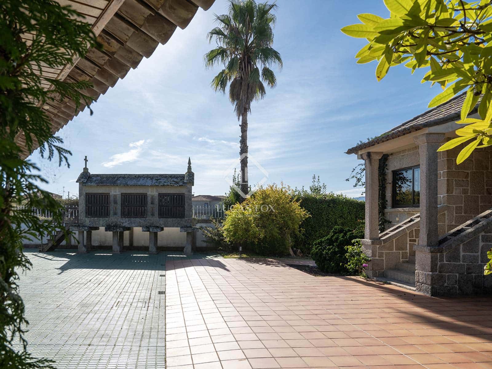 7 soverom Villa til salgs i Nigran med svømmebasseng garasje - € 950 000 (Ref: 9325447)