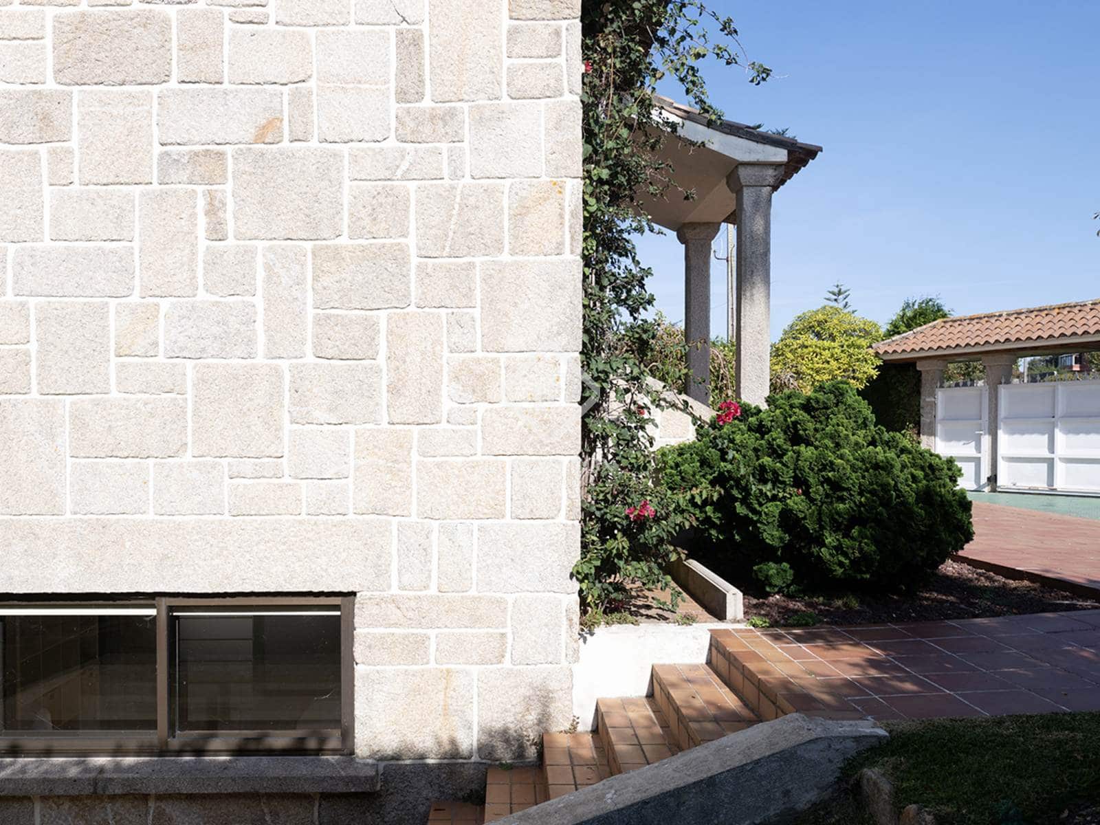 7 soverom Villa til salgs i Nigran med svømmebasseng garasje - € 950 000 (Ref: 9325447)