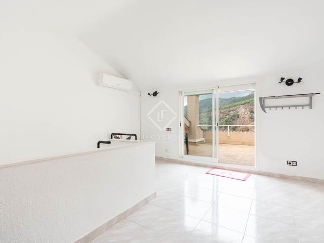 5 bedroom Villa for sale in Sitges with pool - € 495,000 (Ref: 9325618)