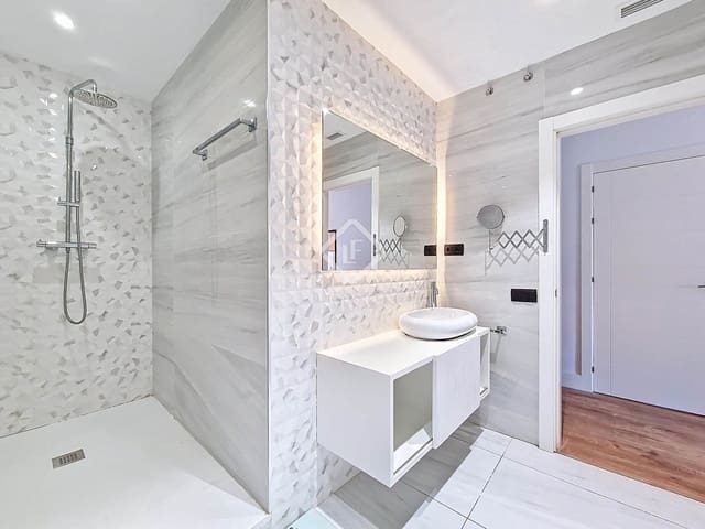 Appartement de 3 chambres à louer à Vilanova i la Geltrú - 1 600 € (Ref: 9325623)