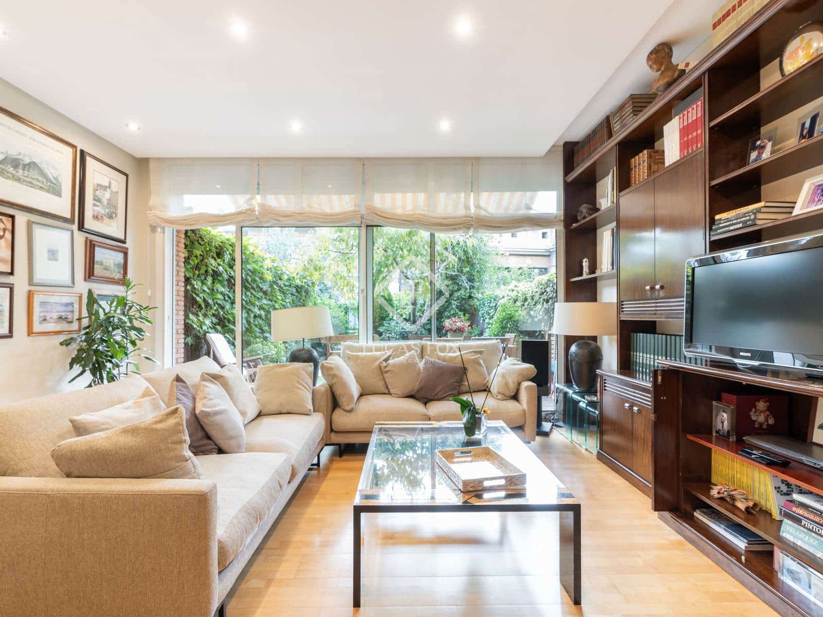 4 bedroom Villa for sale in Sant Cugat del Valles with garage - € 1,050,000 (Ref: 9328334)