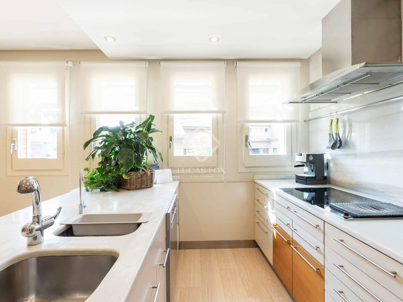 4 bedroom Villa for sale in Sant Cugat del Valles with garage - € 1,050,000 (Ref: 9328334)