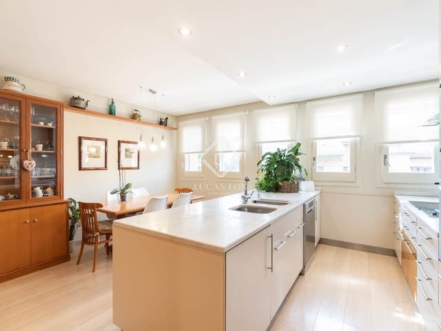 4 bedroom Villa for sale in Sant Cugat del Vallès with garage - € 1,100,000 (Ref: 9328334)