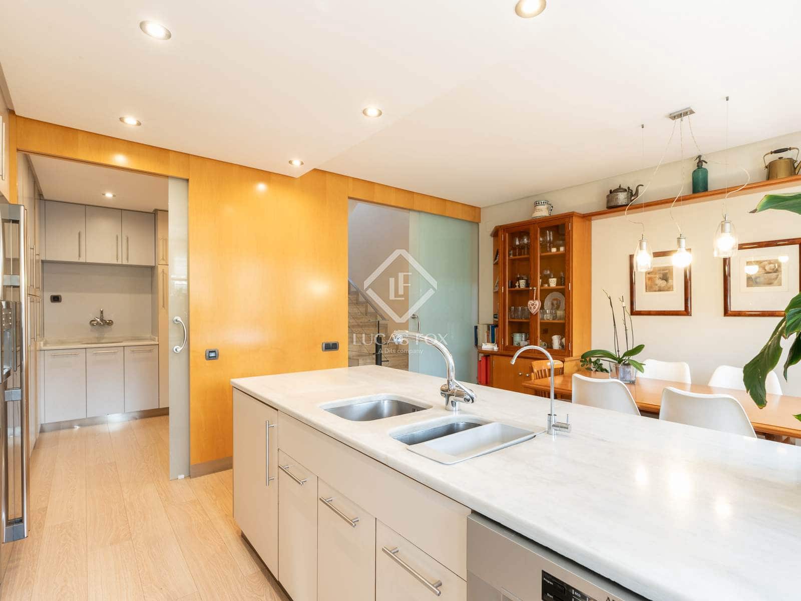 4 bedroom Villa for sale in Sant Cugat del Valles with garage - € 1,050,000 (Ref: 9328334)