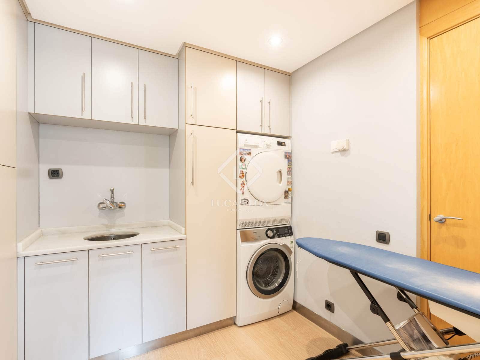 4 bedroom Villa for sale in Sant Cugat del Valles with garage - € 1,050,000 (Ref: 9328334)