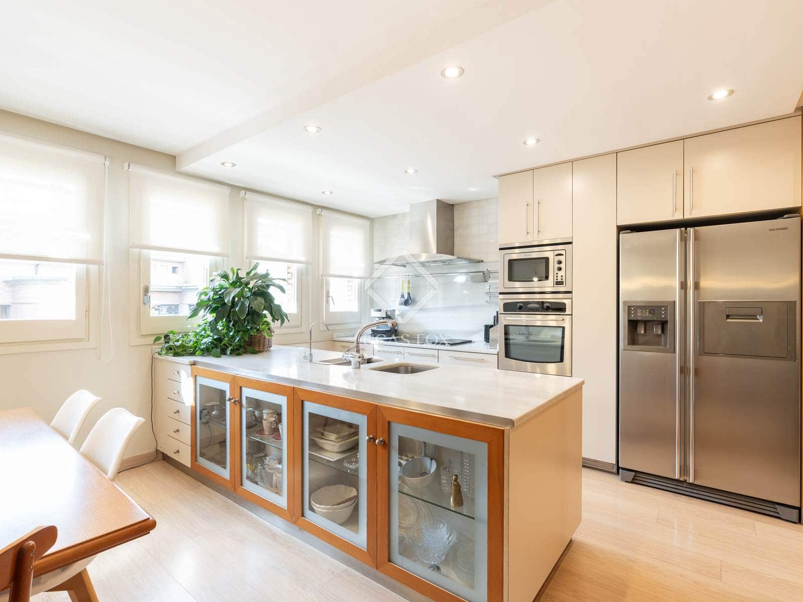 4 bedroom Villa for sale in Sant Cugat del Valles with garage - € 1,050,000 (Ref: 9328334)