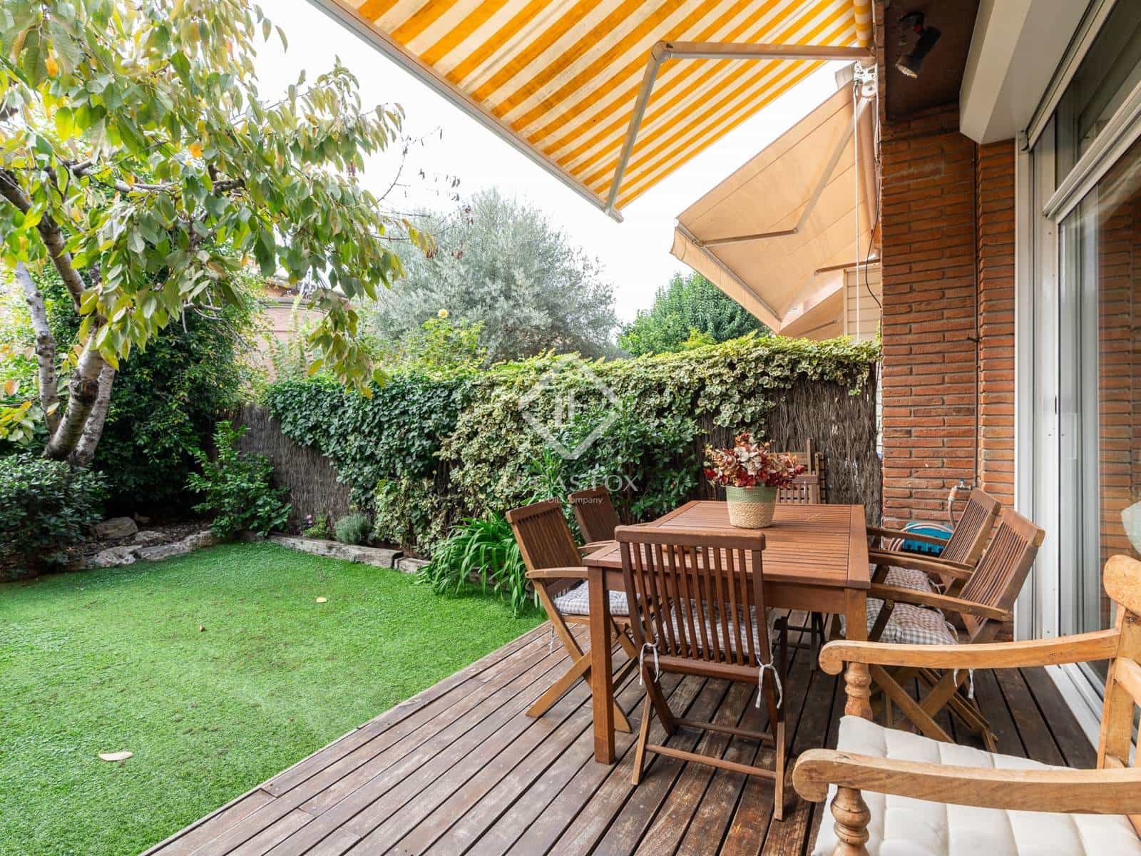4 bedroom Villa for sale in Sant Cugat del Valles with garage - € 1,050,000 (Ref: 9328334)