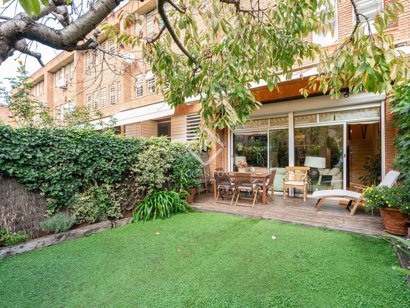 4 bedroom Villa for sale in Sant Cugat del Valles with garage - € 1,050,000 (Ref: 9328334)