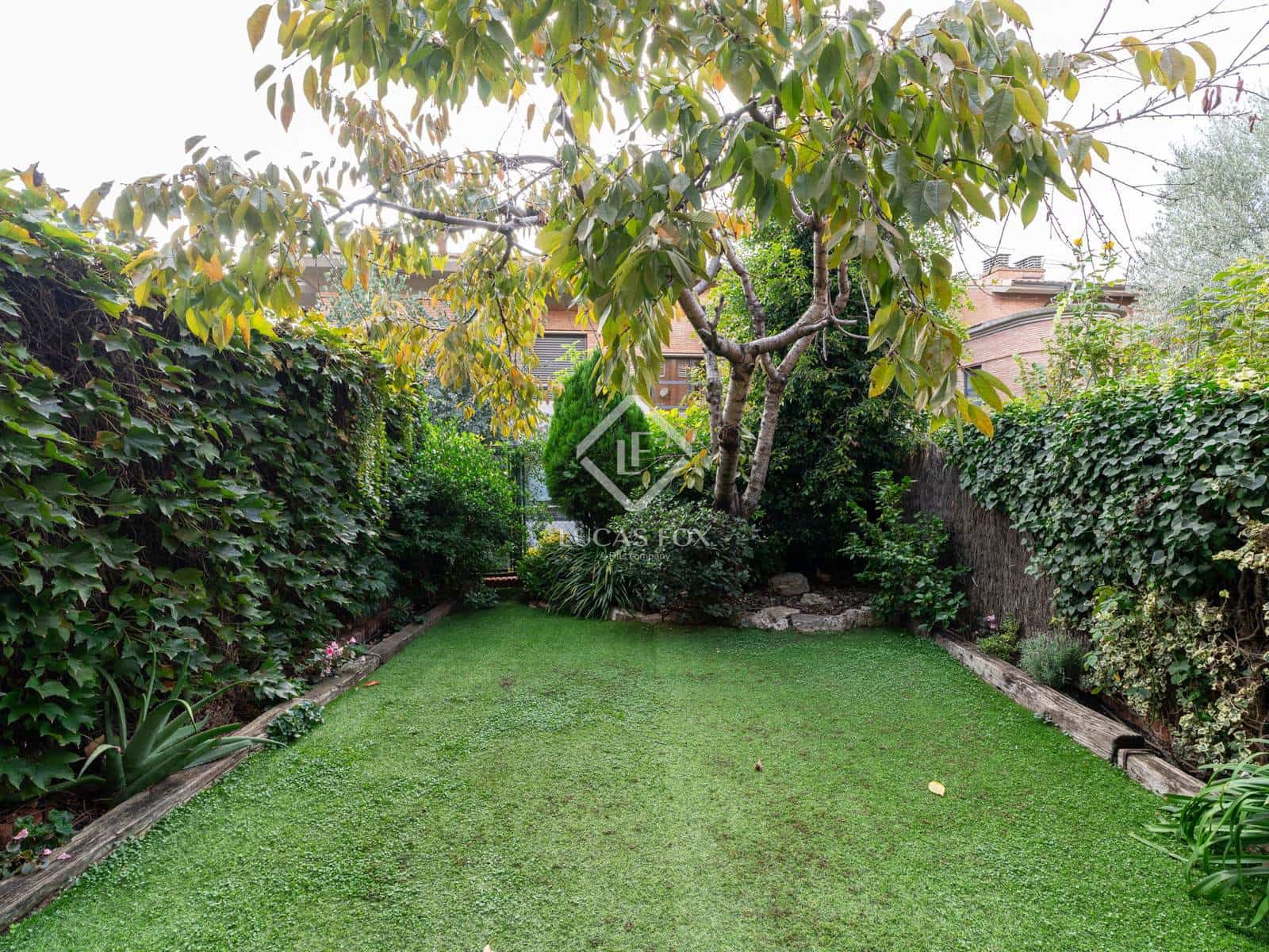 4 bedroom Villa for sale in Sant Cugat del Valles with garage - € 1,050,000 (Ref: 9328334)