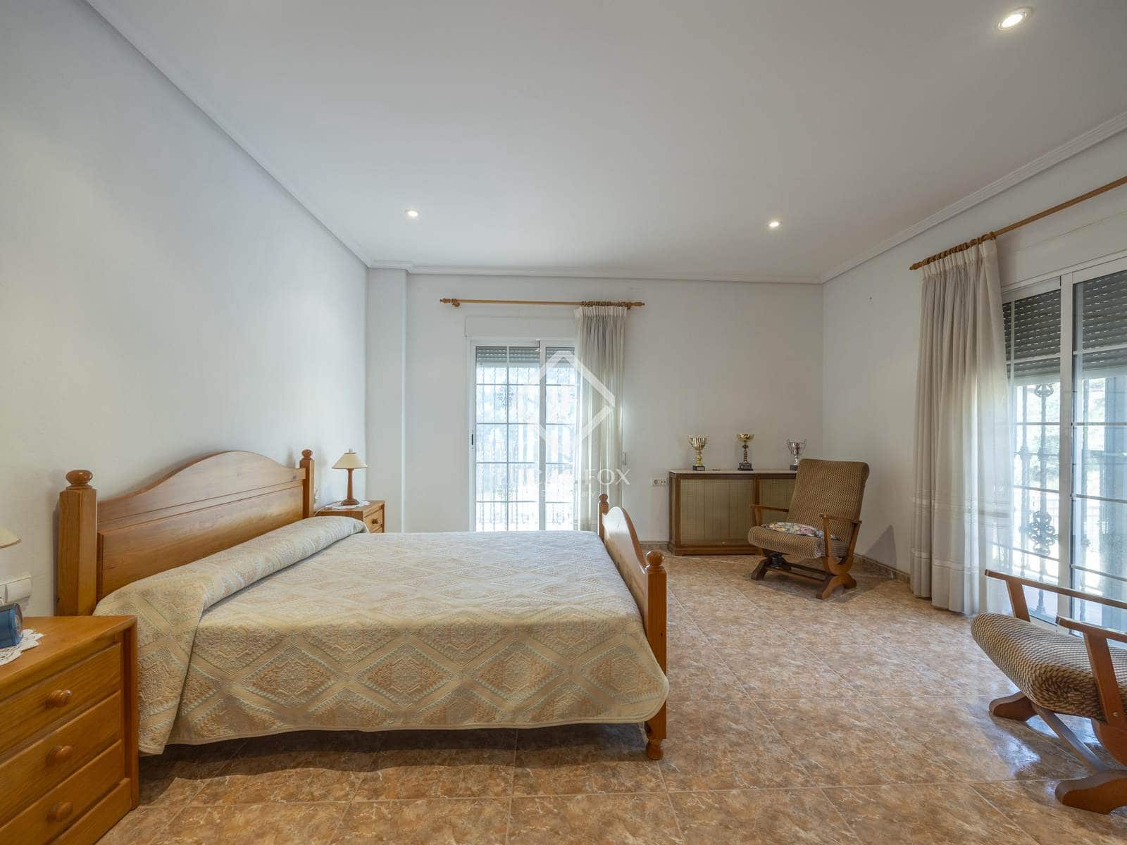 6 slaapkamer Villa te koop in Segart met zwembad garage - € 445.000 (Ref: 9331279)