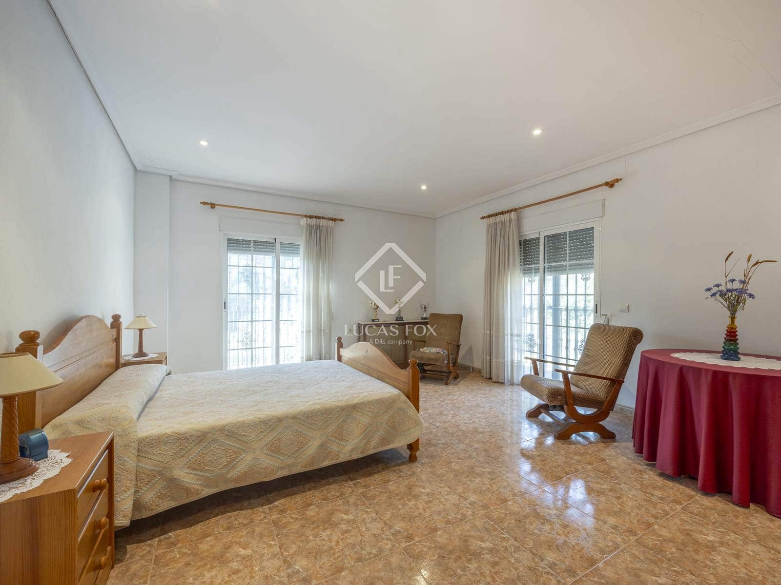 6 slaapkamer Villa te koop in Segart met zwembad garage - € 445.000 (Ref: 9331279)