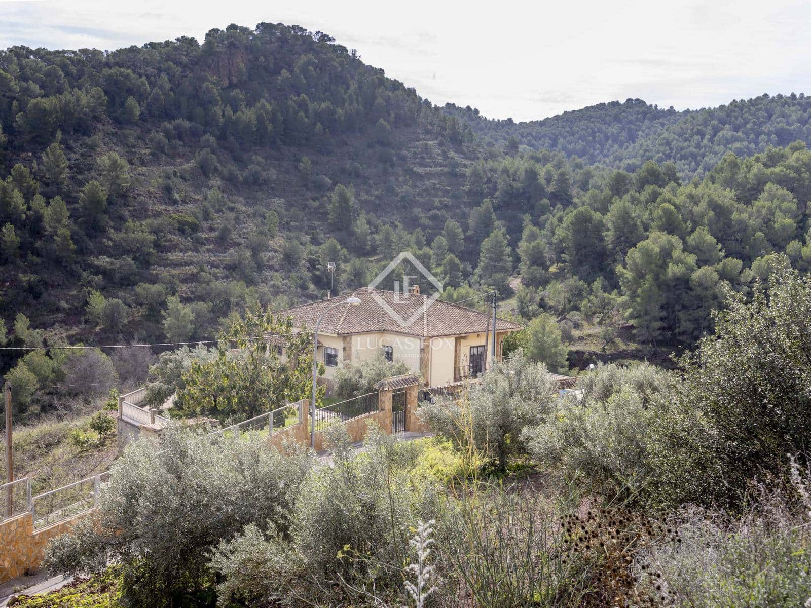 6 slaapkamer Villa te koop in Segart met zwembad garage - € 445.000 (Ref: 9331279)