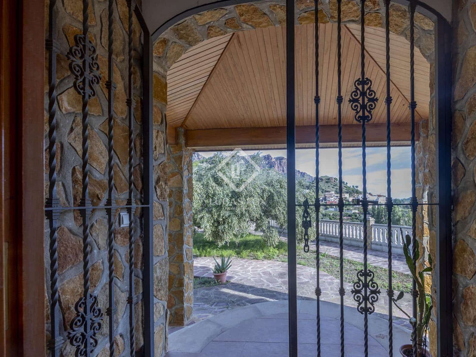 6 slaapkamer Villa te koop in Segart met zwembad garage - € 445.000 (Ref: 9331279)