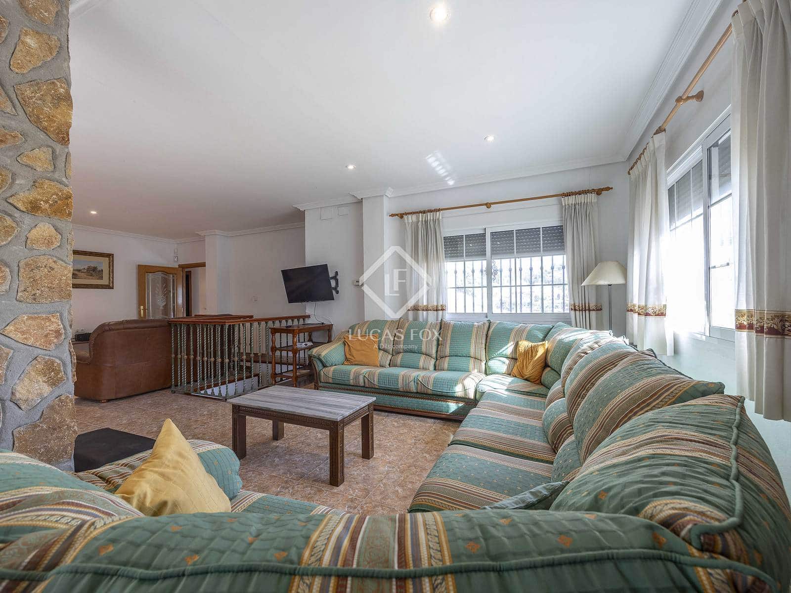 6 slaapkamer Villa te koop in Segart met zwembad garage - € 445.000 (Ref: 9331279)