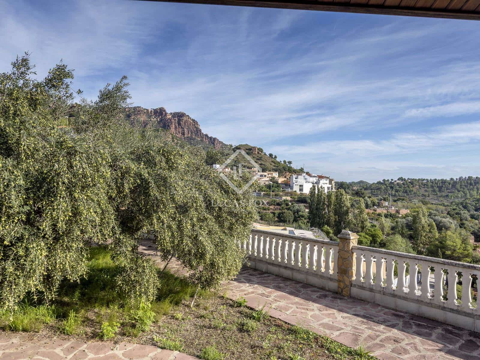 6 slaapkamer Villa te koop in Segart met zwembad garage - € 445.000 (Ref: 9331279)