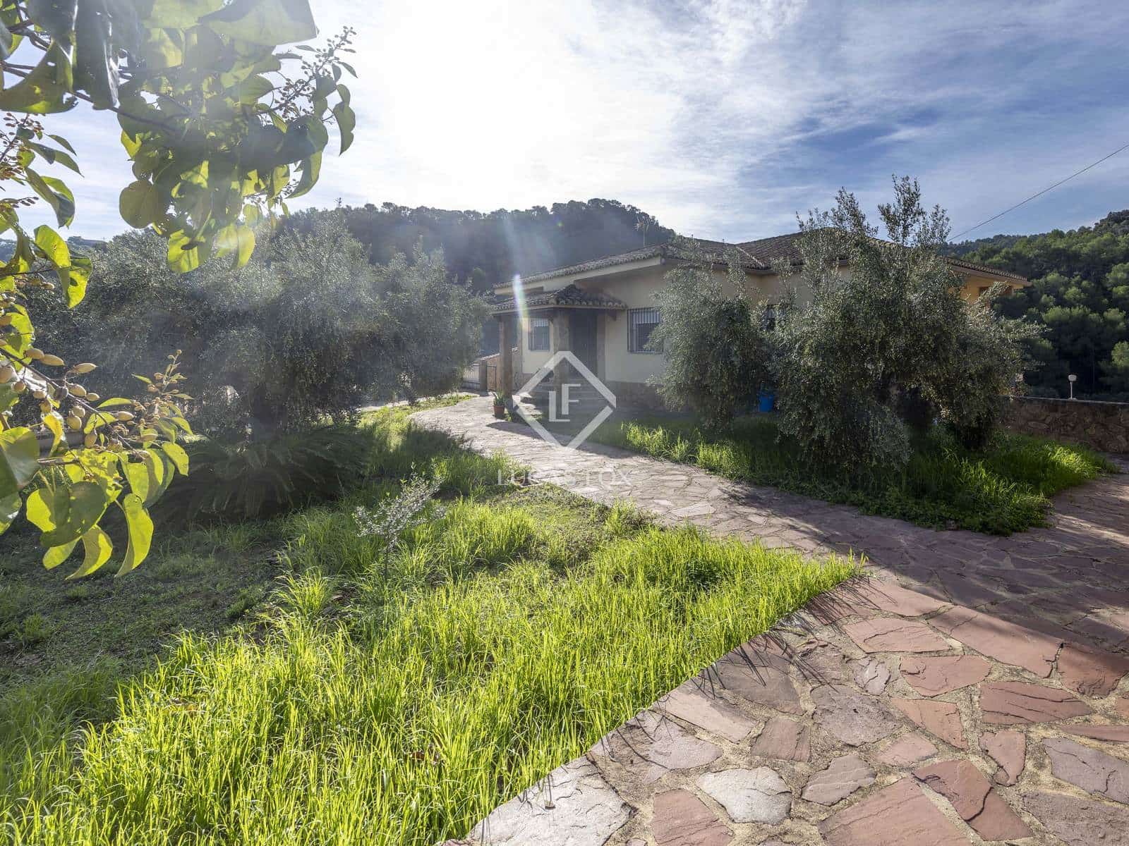 6 slaapkamer Villa te koop in Segart met zwembad garage - € 445.000 (Ref: 9331279)