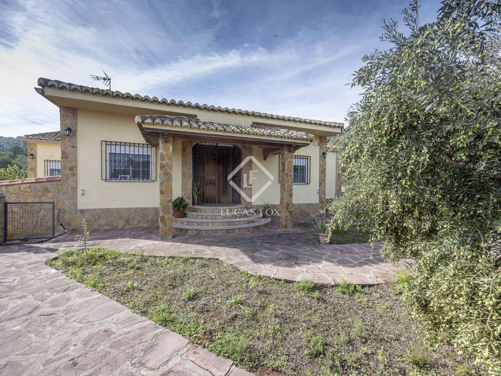 6 slaapkamer Villa te koop in Segart met zwembad garage - € 445.000 (Ref: 9331279)