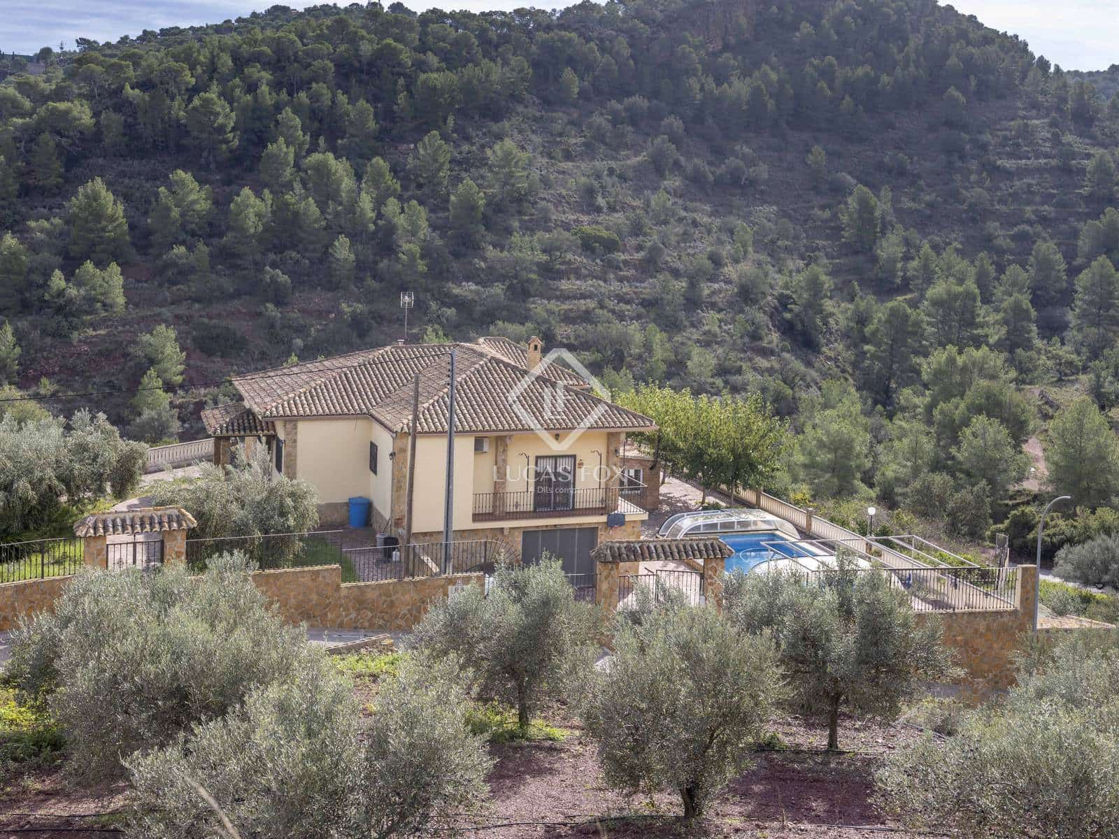 6 slaapkamer Villa te koop in Segart met zwembad garage - € 445.000 (Ref: 9331279)